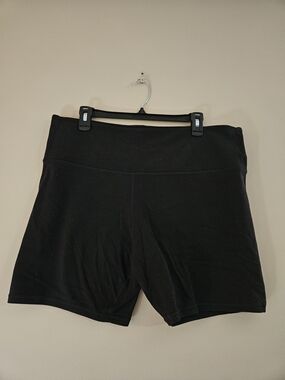 Athleta Ultra High Rise Elation 7" Short Black Shorts